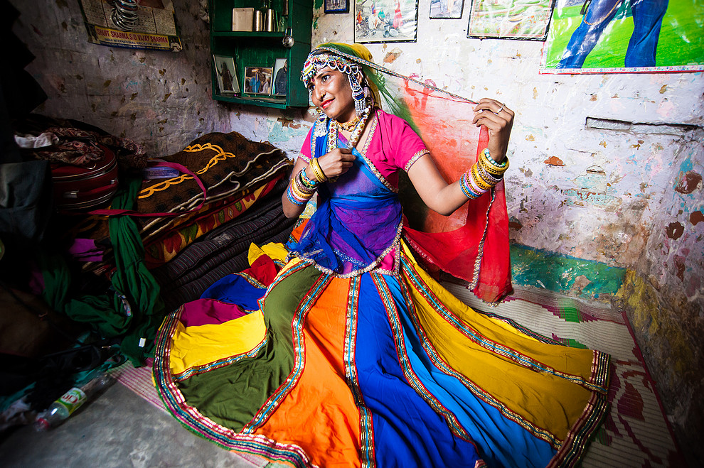 Sharda, tancerka z Rajasthanu (Kathputli Colony)